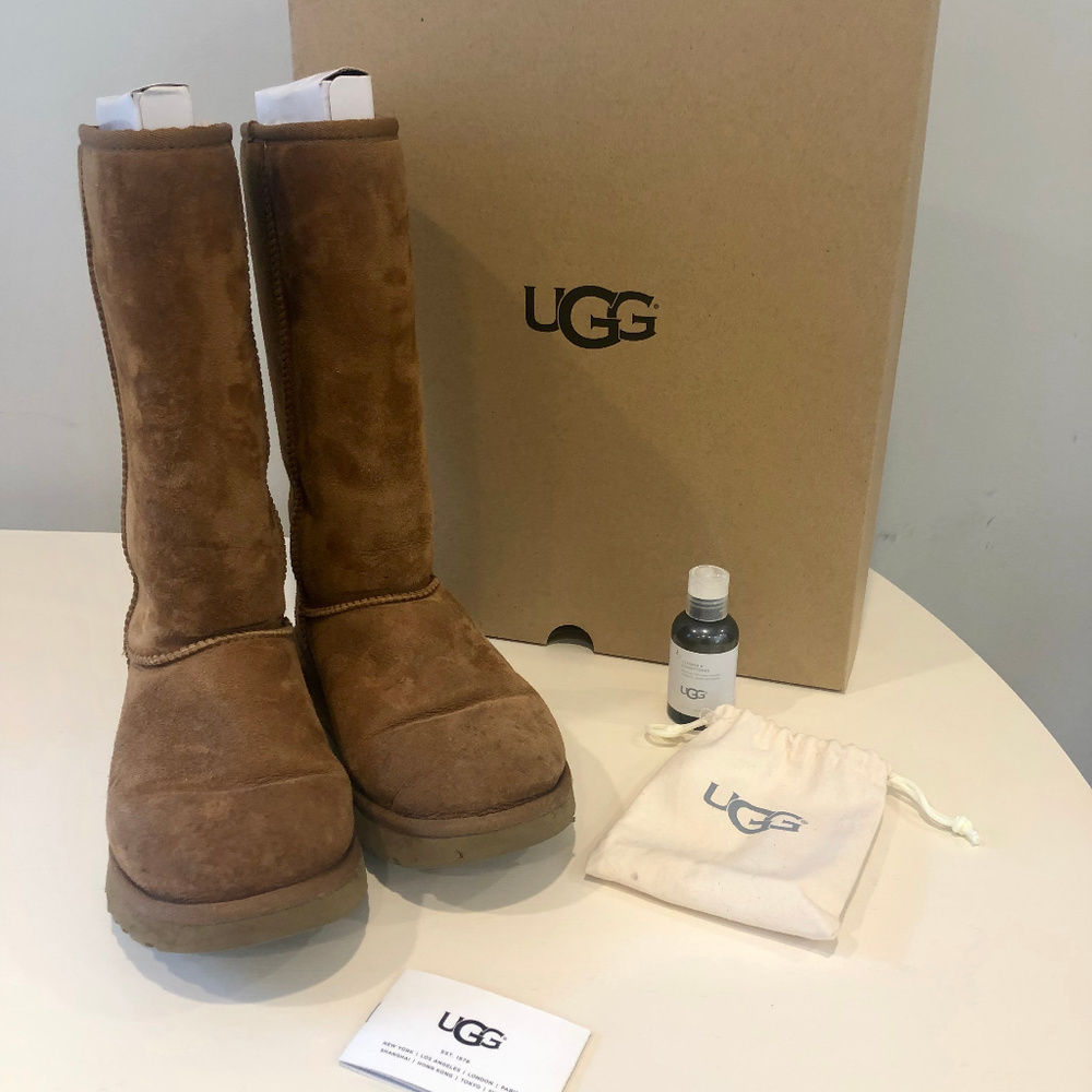 Ugg Women's W Classic Tall II size 8 with box